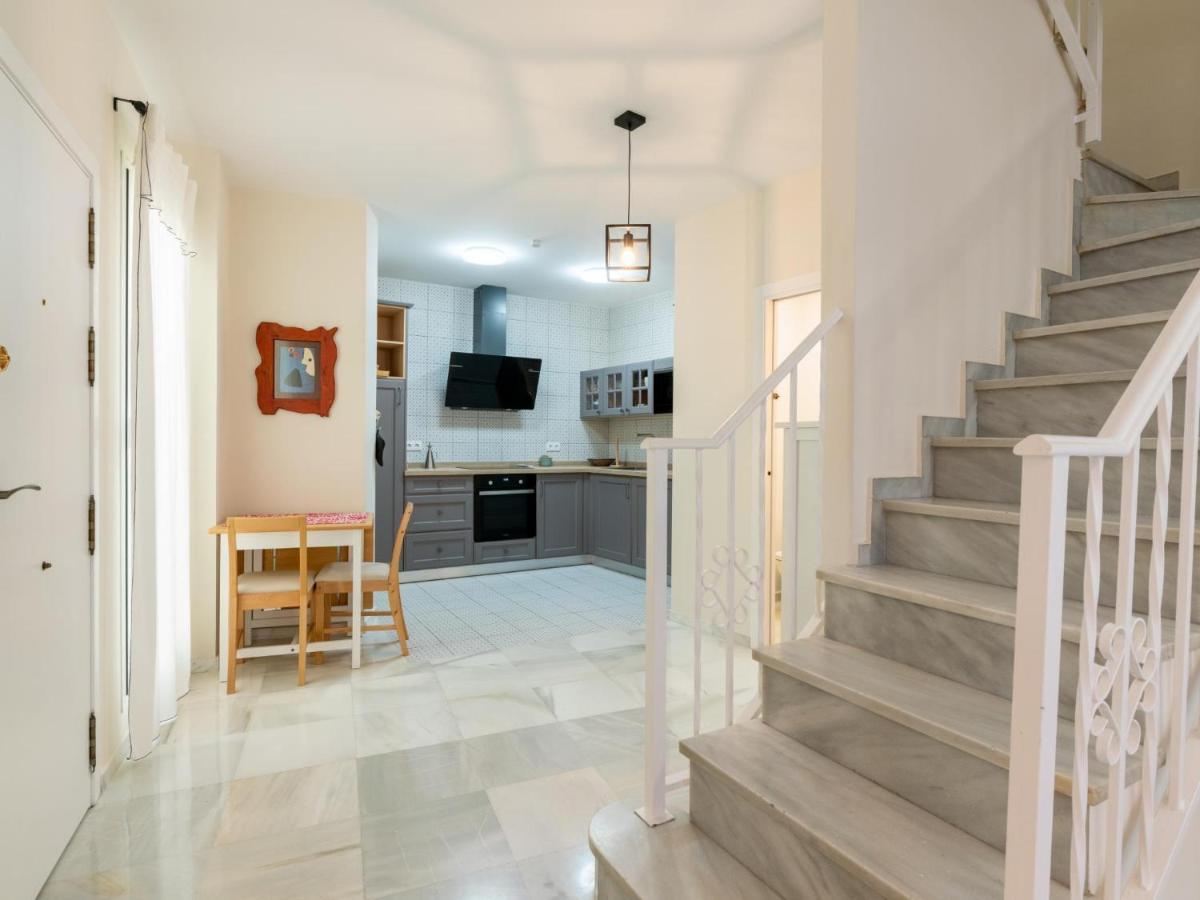 Holi-Rent Penthouse Penuelas Seville Exterior photo